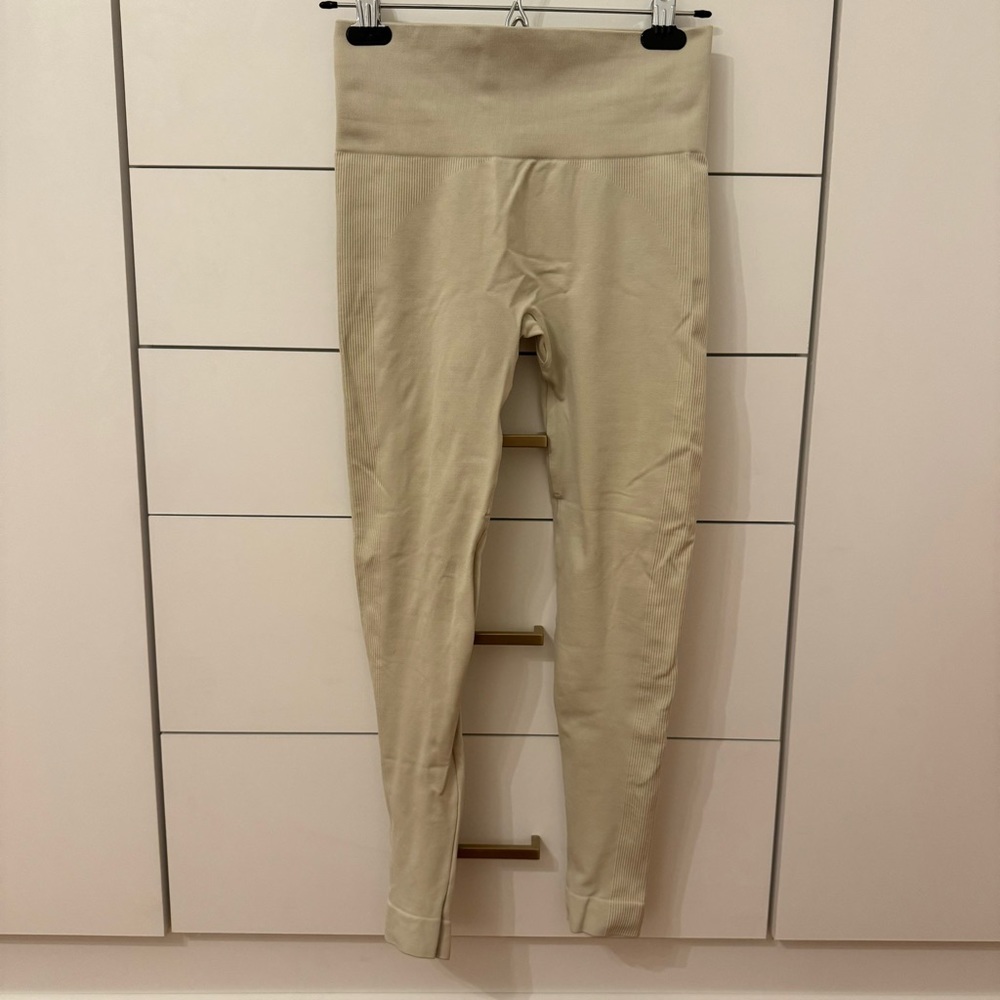 beige set active leggings